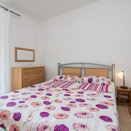 Manda Apartment Vir