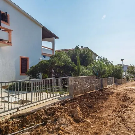 Manda Apartment Vir